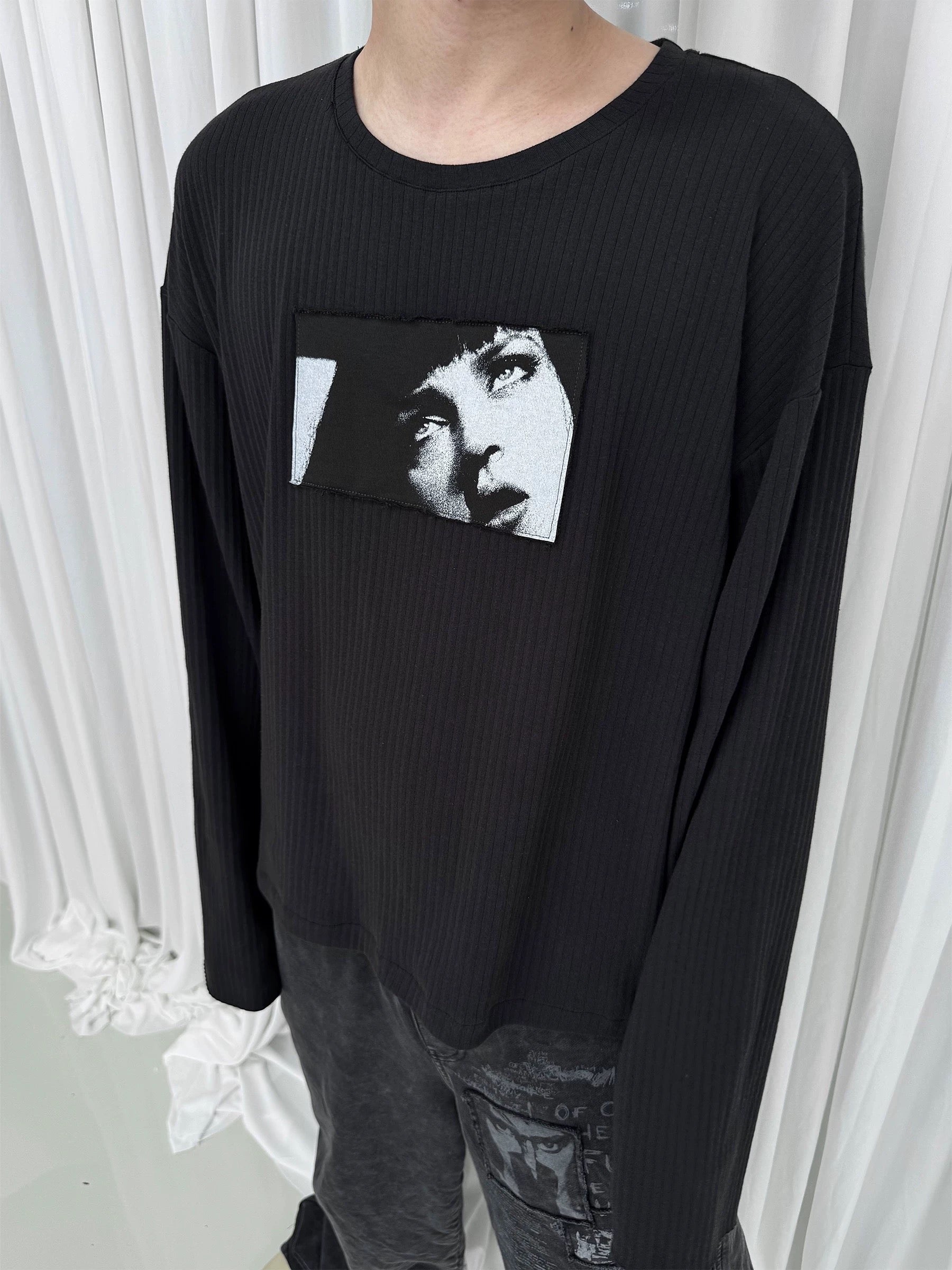 EROLE textured portrait patch long sleeve