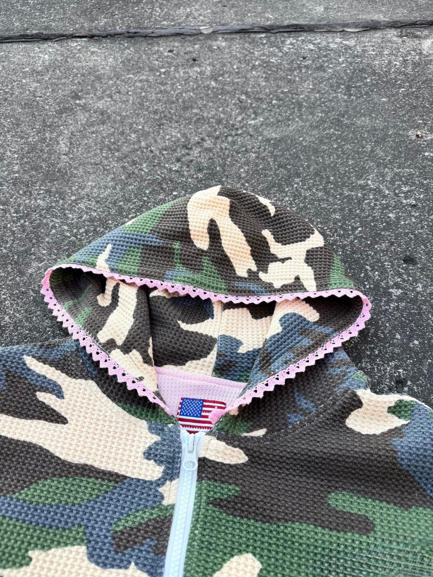 arrow up camo zip hoddie