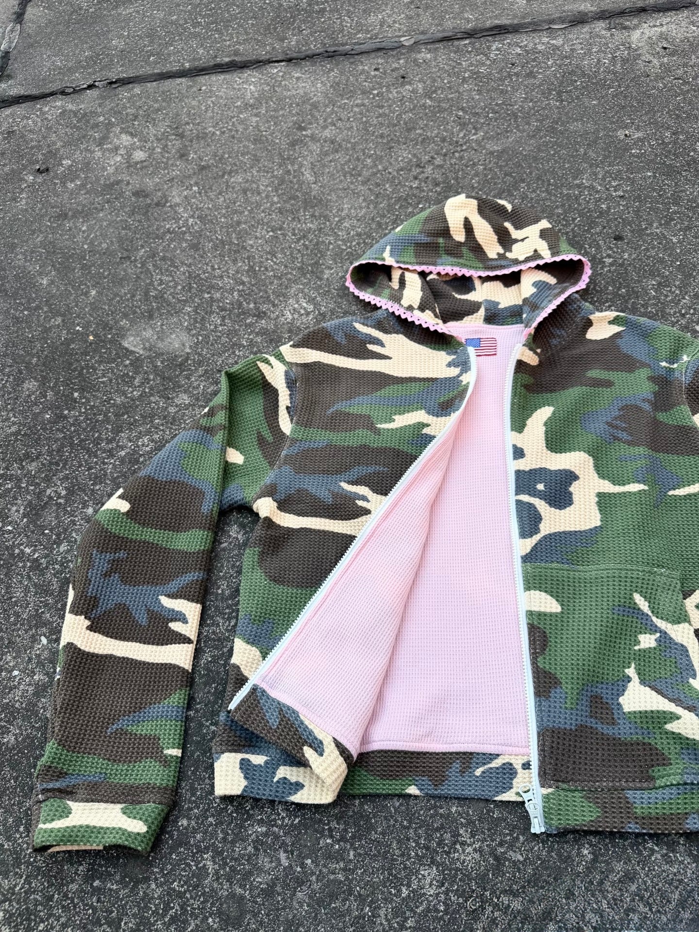arrow up camo zip hoddie