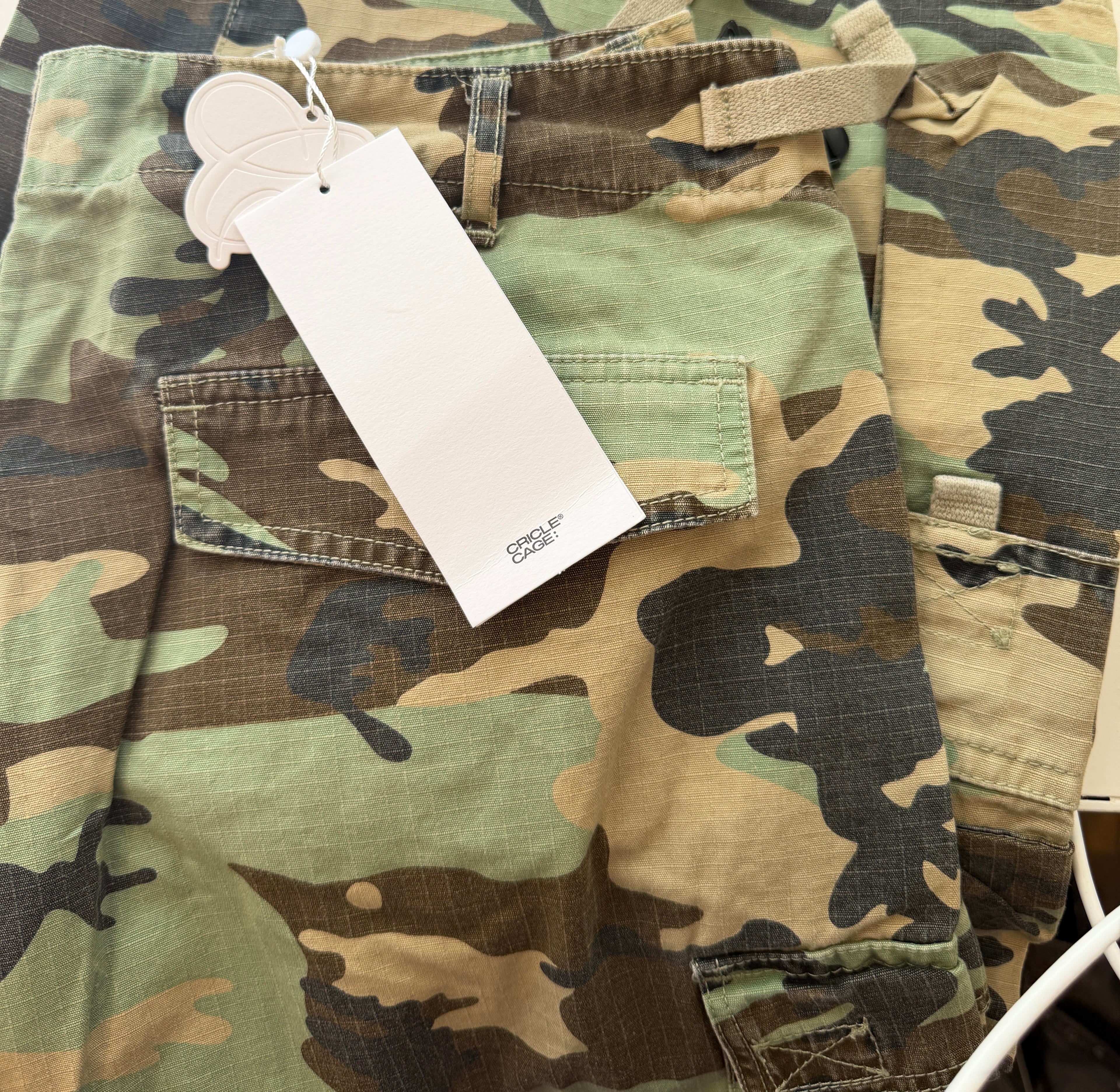CRICLE CAGE camo shorts