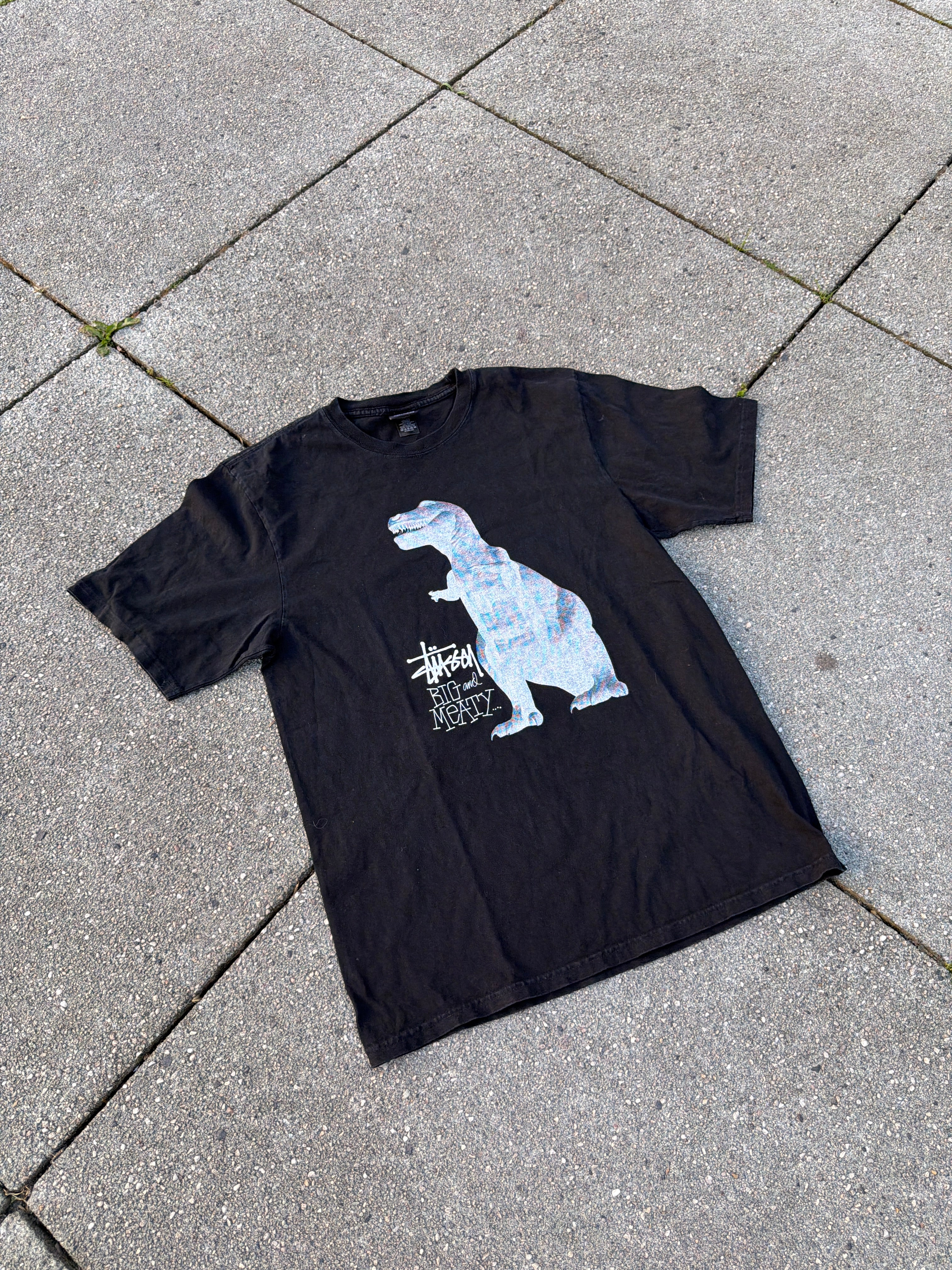 Stüssy – T-Rex „Big and Meaty" Pigment Dyed Tee (Black)