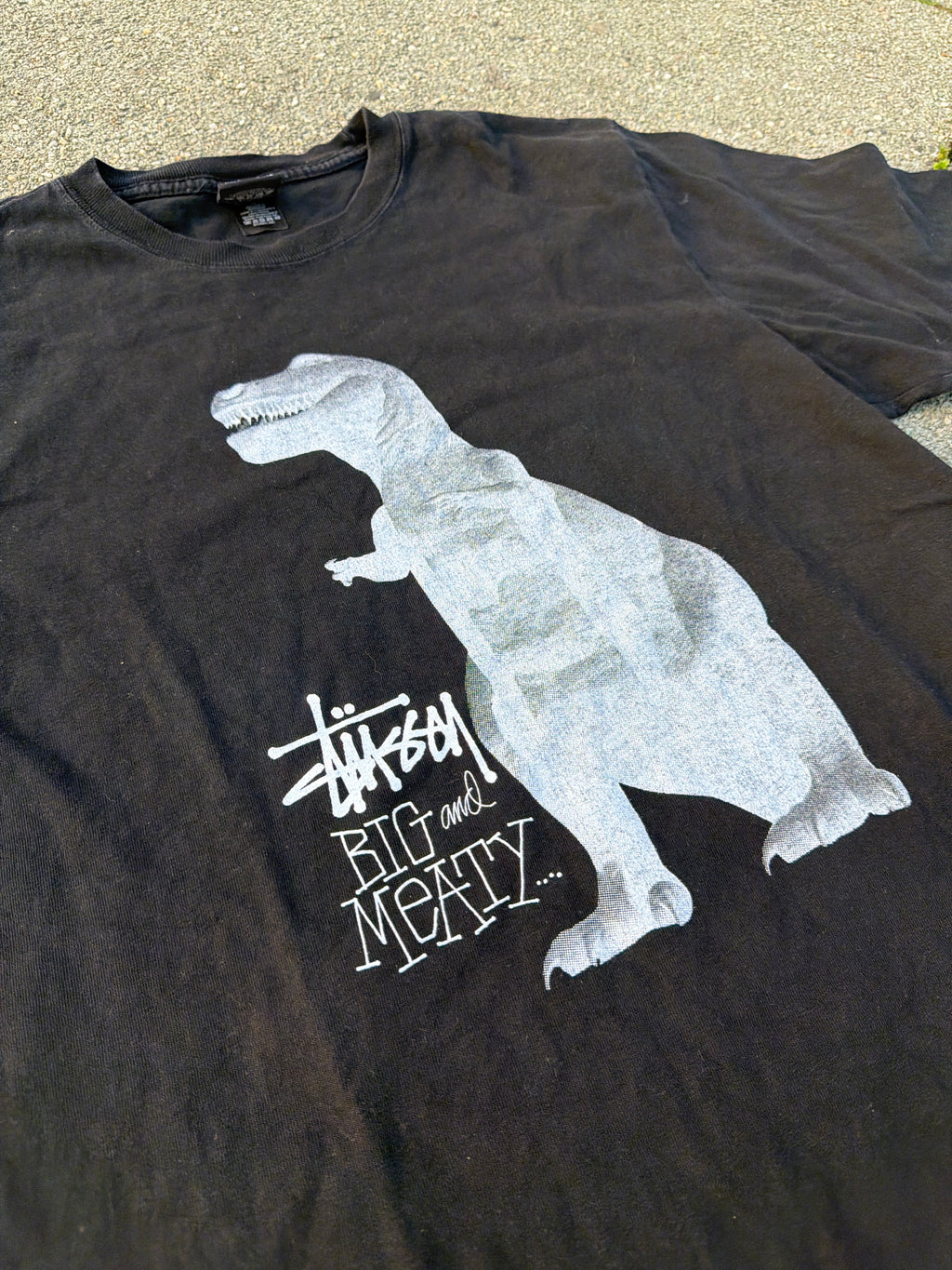 Stüssy – T-Rex „Big and Meaty" Pigment Dyed Tee (Black)