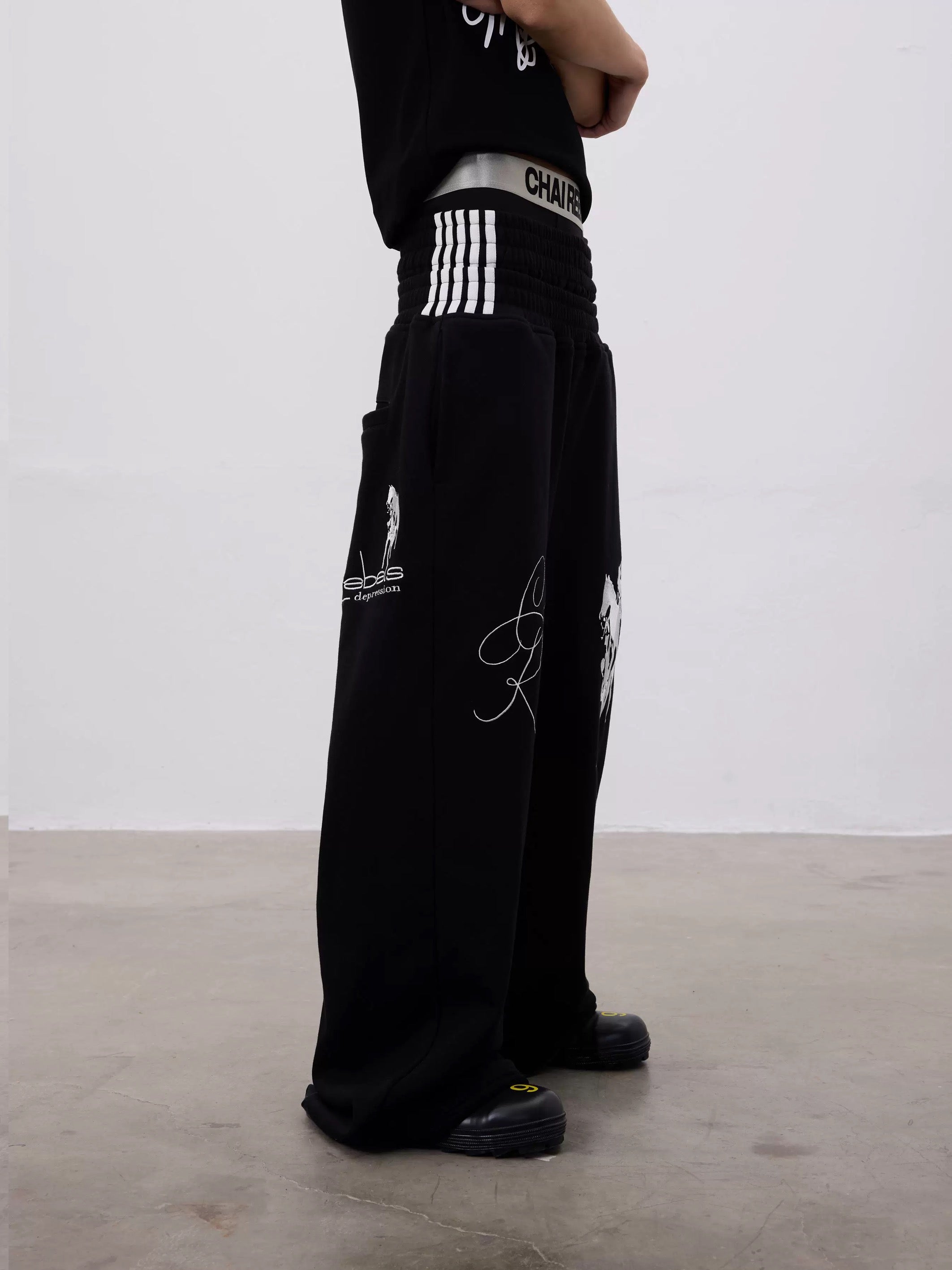 CHAI logo sweatpants