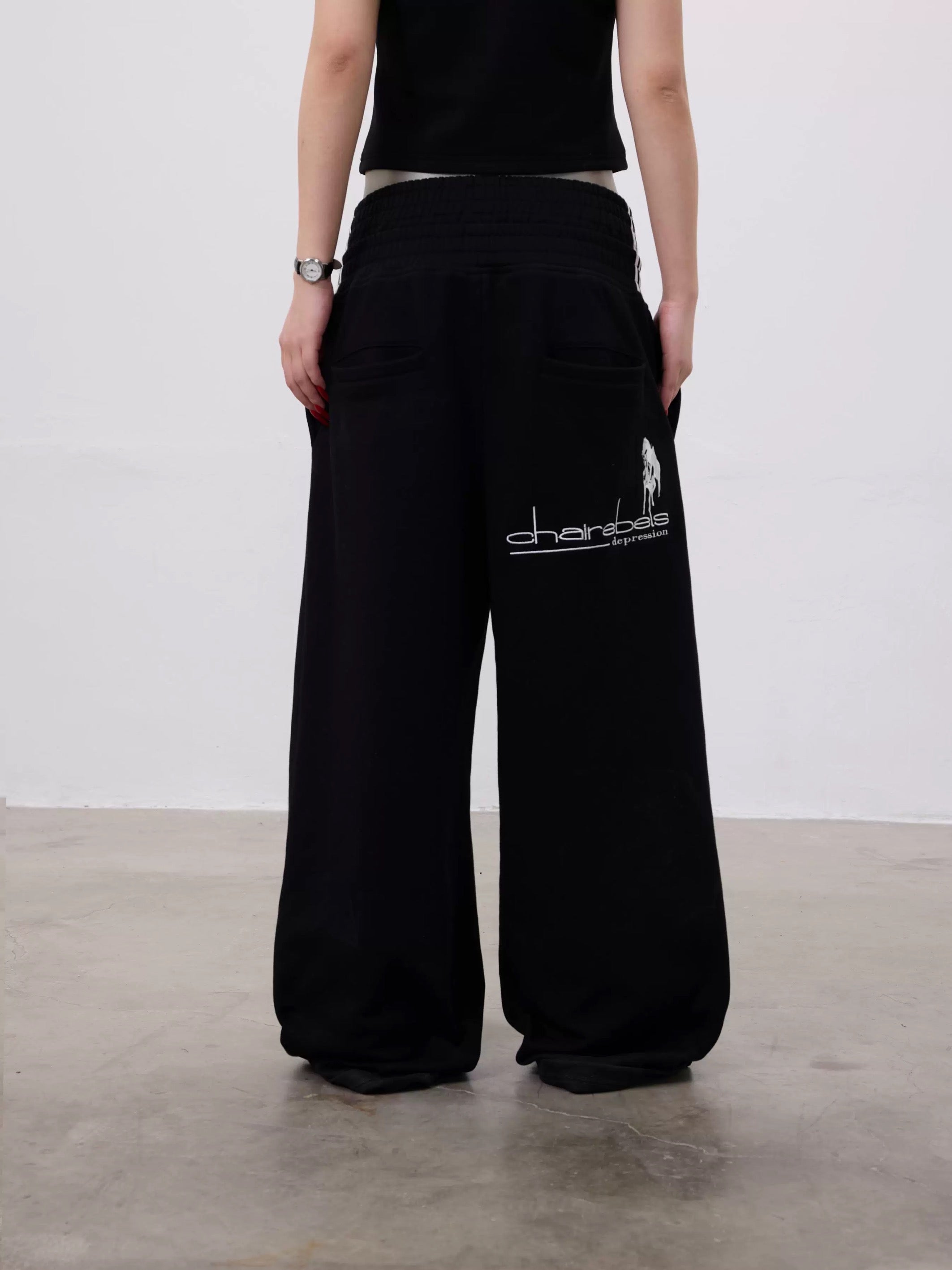 CHAI logo sweatpants