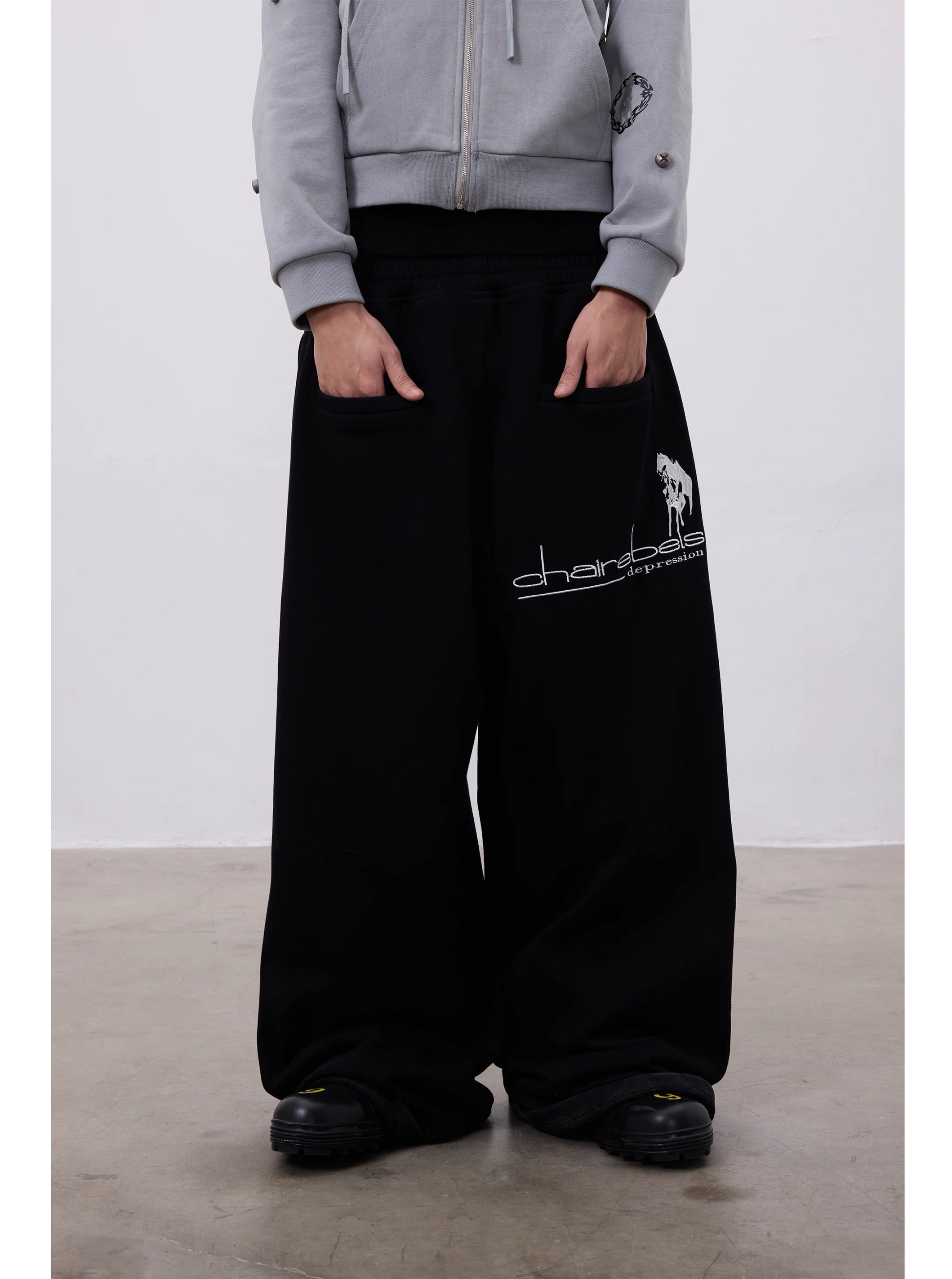 CHAI logo sweatpants